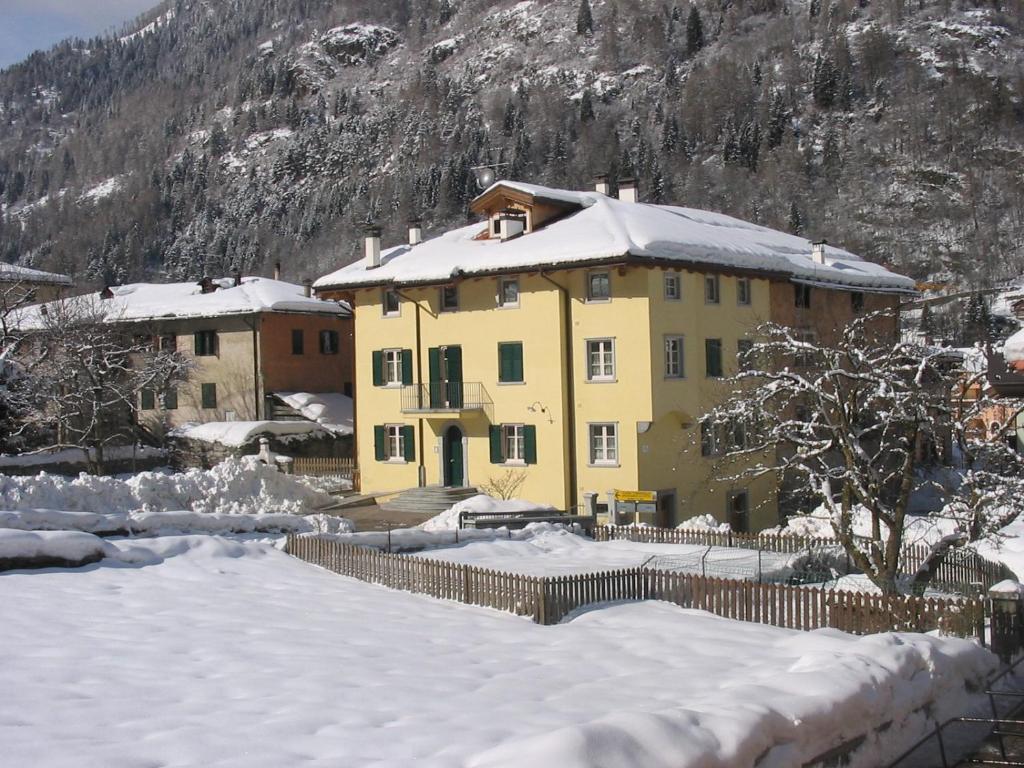 Aparthotel Casa Tomaselli Pellizzano Exterior foto