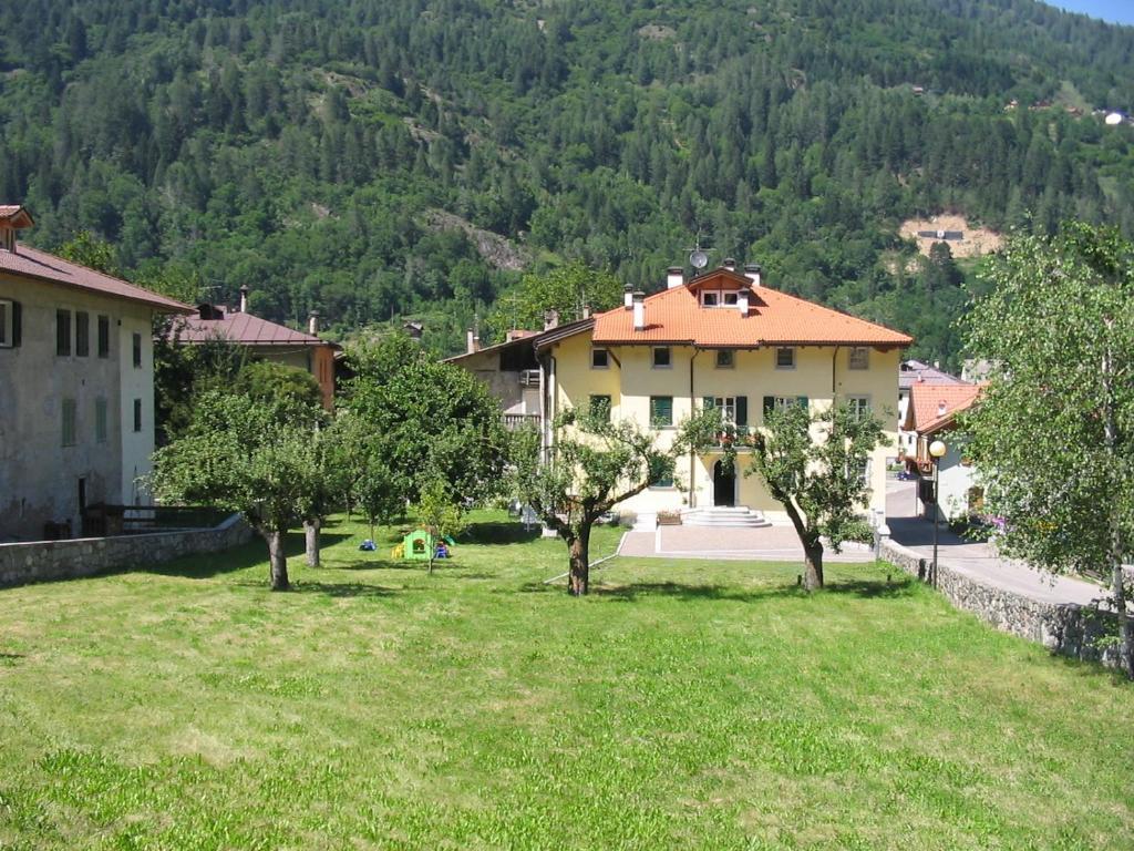 Aparthotel Casa Tomaselli Pellizzano Exterior foto